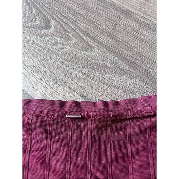 Hugo Boss Maroon Burgundy Ribbed Short Sleeve Scoop Neck Blouse, Size Large - Picture 5 of 5